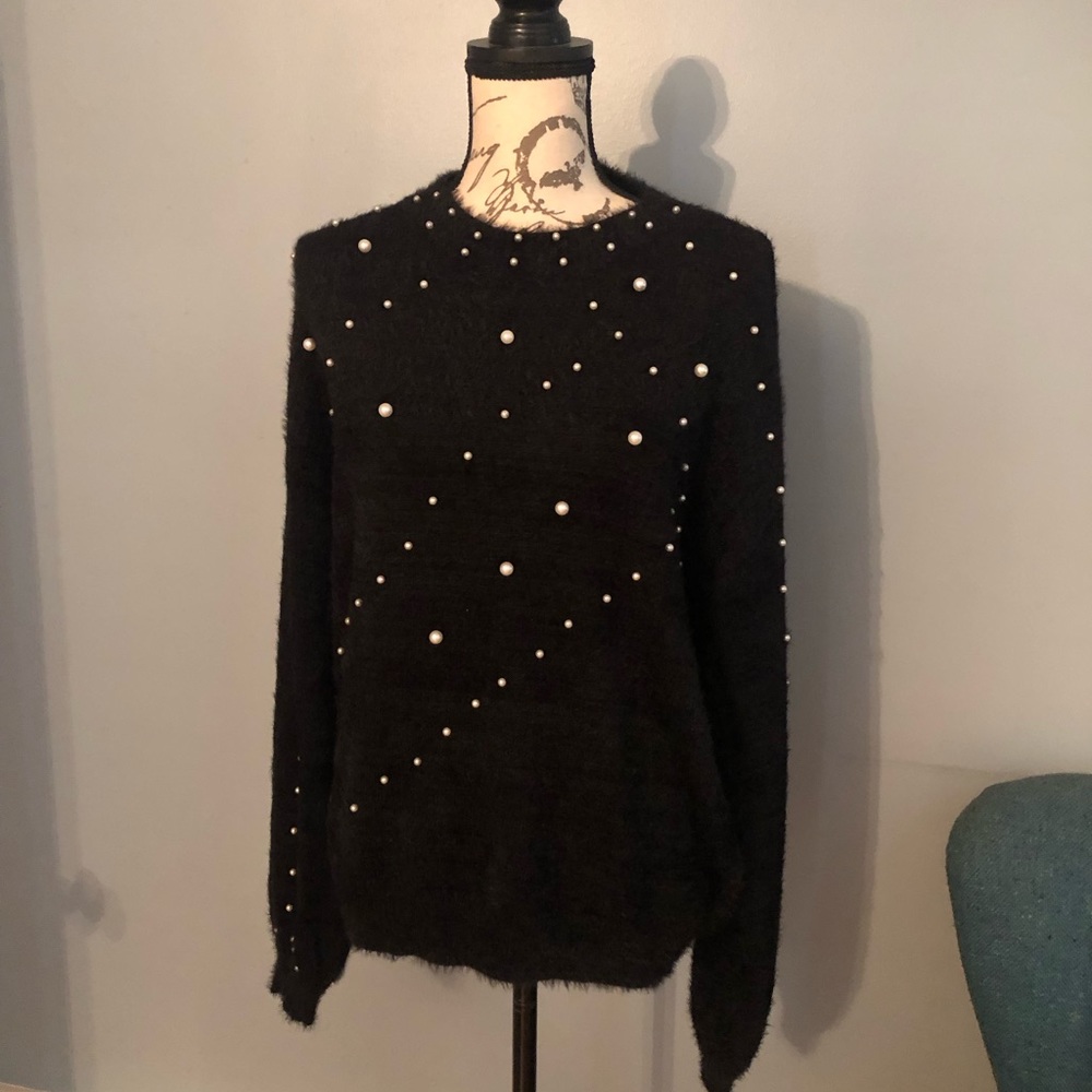 NWOT Pink Lily Fuzzy Pearl Sweater sz M